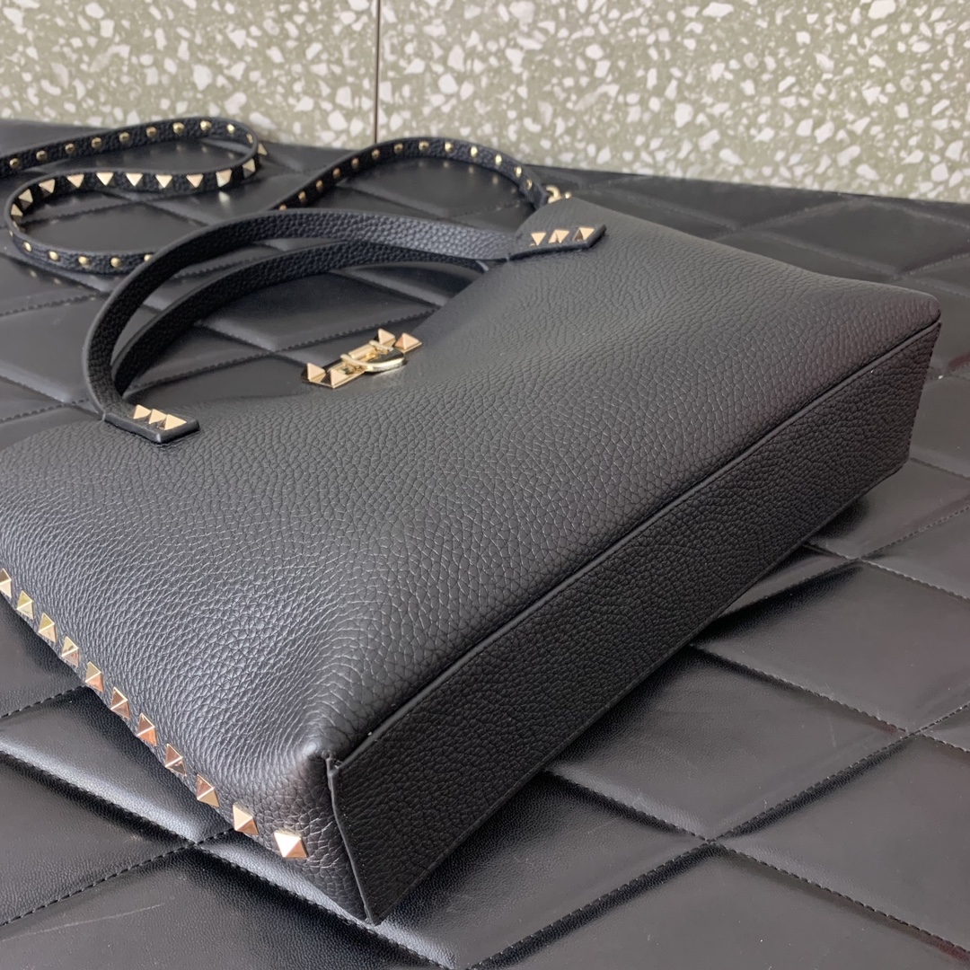 Valentino Garavani Rockstud Tote Bag in Black Grainy Calfskin